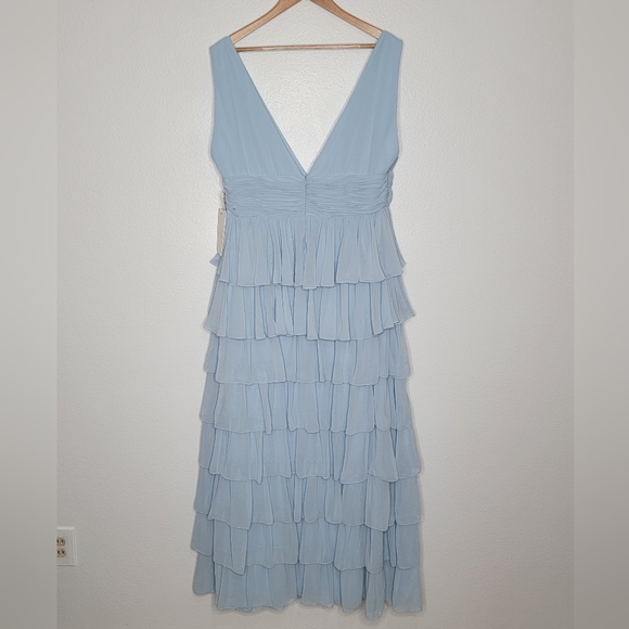 Mac Duggal ruffle tiered sleeveless v neck gown in powder blue size 18W - Picture 4 of 6